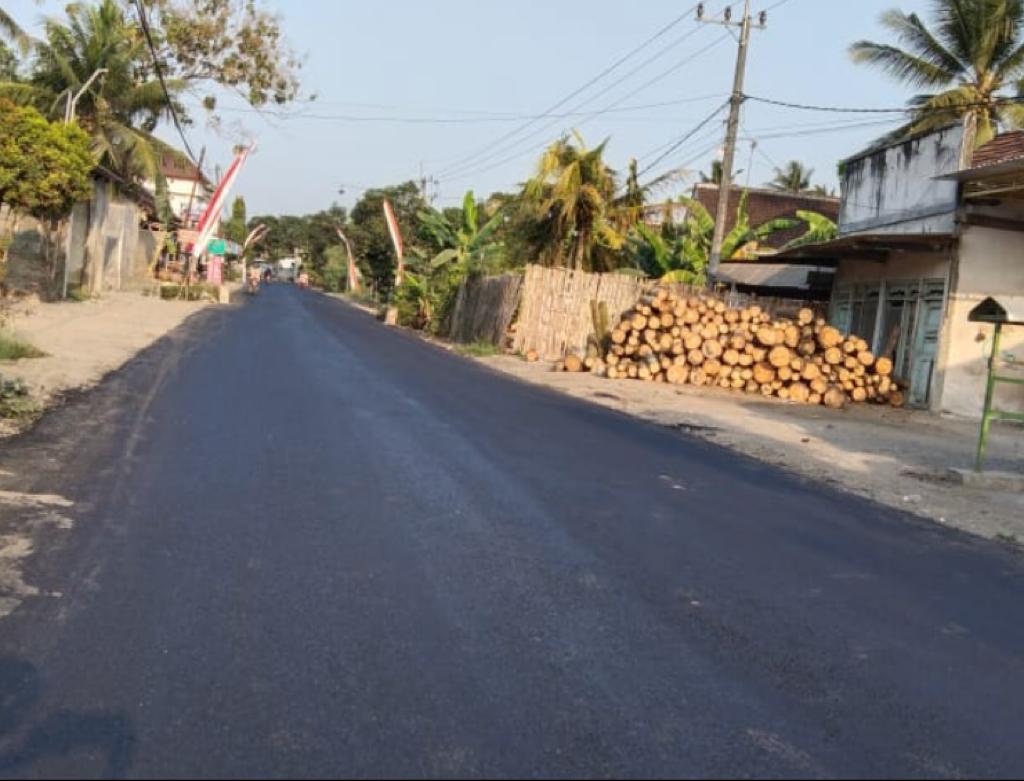 Jalan-Perempatan-Pasar-Kedungrejo-Ke-Timur-Halus-Mulus-Berkah-Tour-of-Kemala-