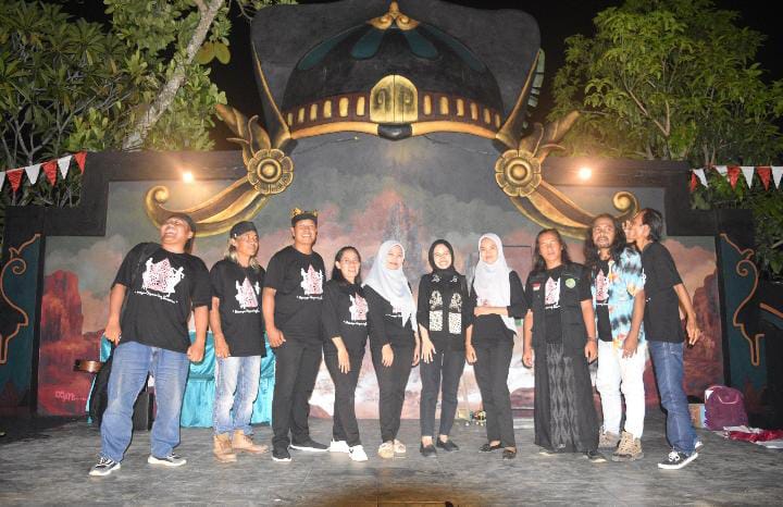 Kades-Sambimulyo-Ucapkan-Terima-Kasih-kepada-Seniman-dan-Masyarakat-yang-Sukseskan-Pesta-Seni-Memayu-Hayuning-Bawono