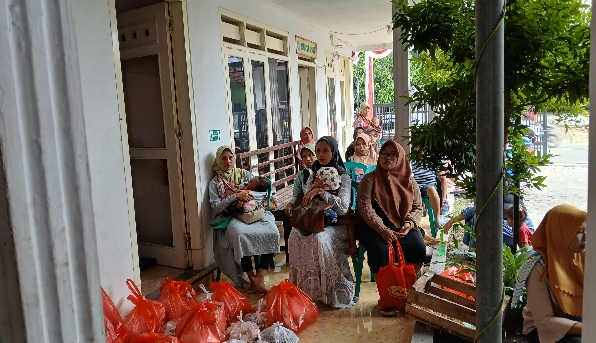 Penyaluran-Bantuan-Makanan-Tambahan-Balita-dan-Ibu-Hamil,-17-Penerima-Terima-Manfaat-di-Desa-Sambimulyo