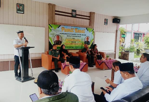 Pamit-Kenal-Danramil-Bangorejo,-Kapten-Inf-Didik-Yulianto-Serahkan-Tongkat-Komando-ke-Kapten-Inf-I-Ketut-Sukranata