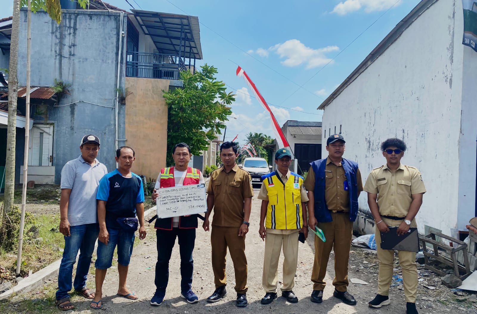 Dinas-PU-Banyuwangi-Lakukan-MC-0-untuk-Pavingisasi-di-Jalan-H.-Wardi-Kebarat-Dusun-Kedungrejo