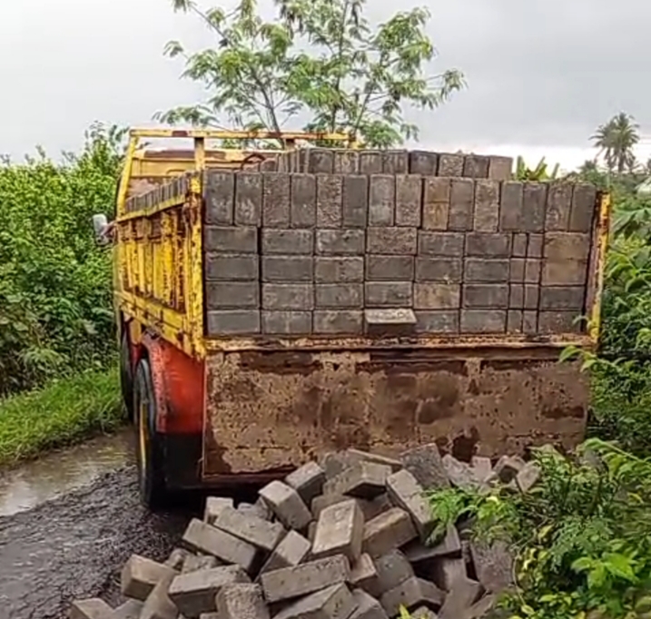 Pavingisasi-Jalan-Ahmad-Dusun-Sambirejo-Desa-Sambimulyo-Dimulai