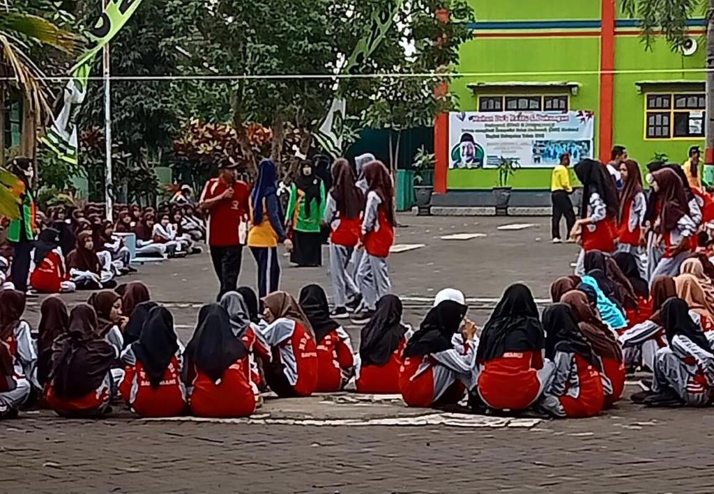 MTs-Negeri-2-Banyuwangi-Siapkan-Puluhan-Regu-Dalam-Lomba-Gerak-Jalan-Besok-Di-Sambimulyo