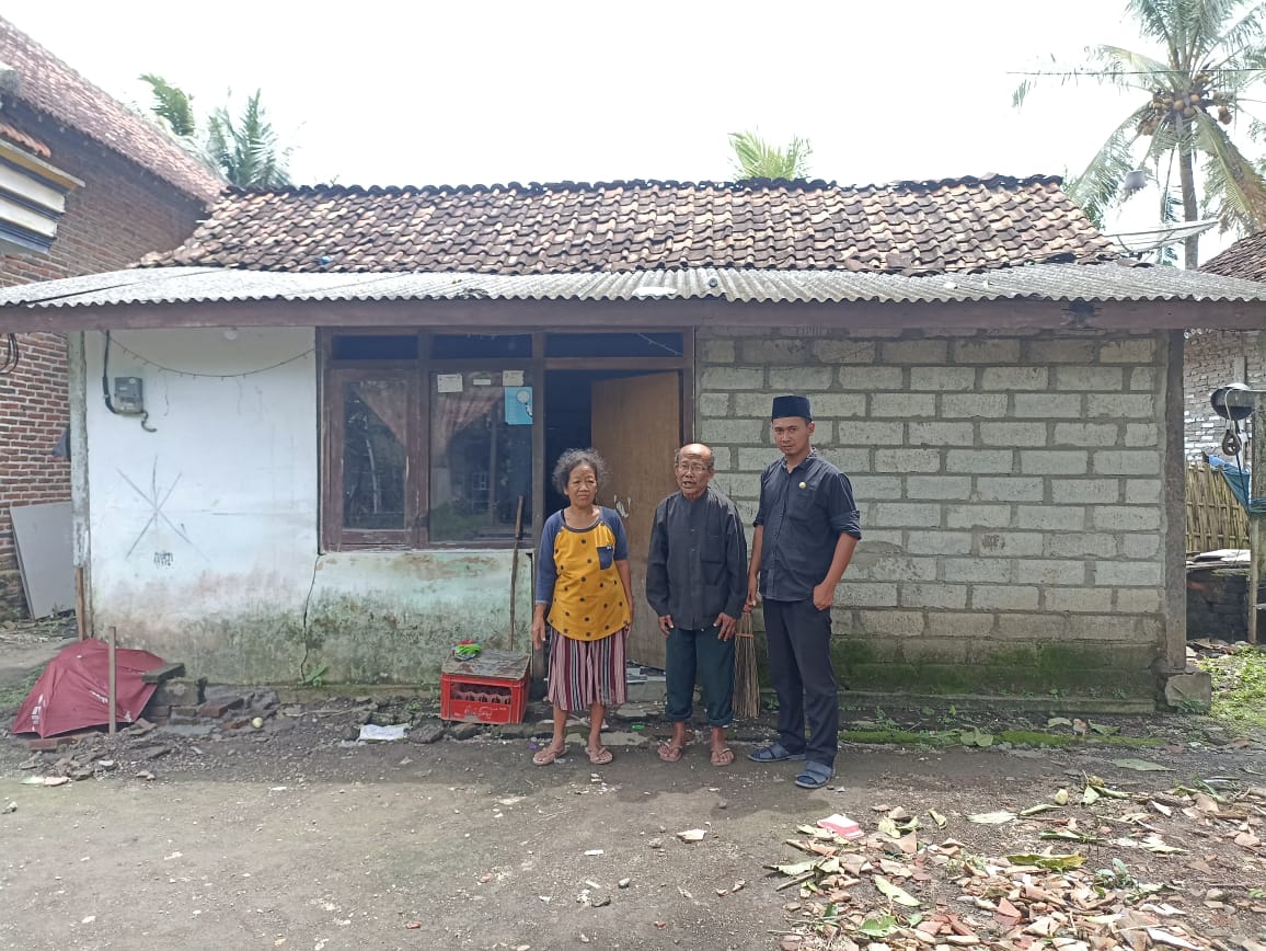 Giliran-Rumah-Pak-Wakidi-Sang-Tuna-Netra-Diperbaiki