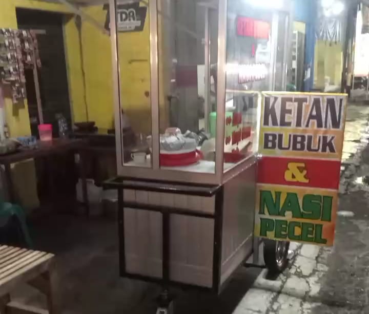 Warung-Ketan-Dan-Kopi-Mas-Tono-Siap-Ajak-Warga-Nongkrong