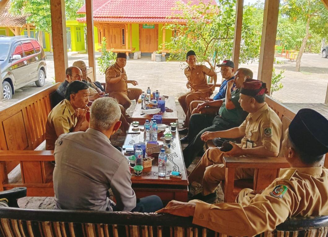 Rapat-Rutin-Forpimka-Dan-Kades-Se-Kecamatan-Bangorejo-Bahas-Himbauan-Penipuan-Atas-Nama-Program-Makan-Bergizi-Gratis