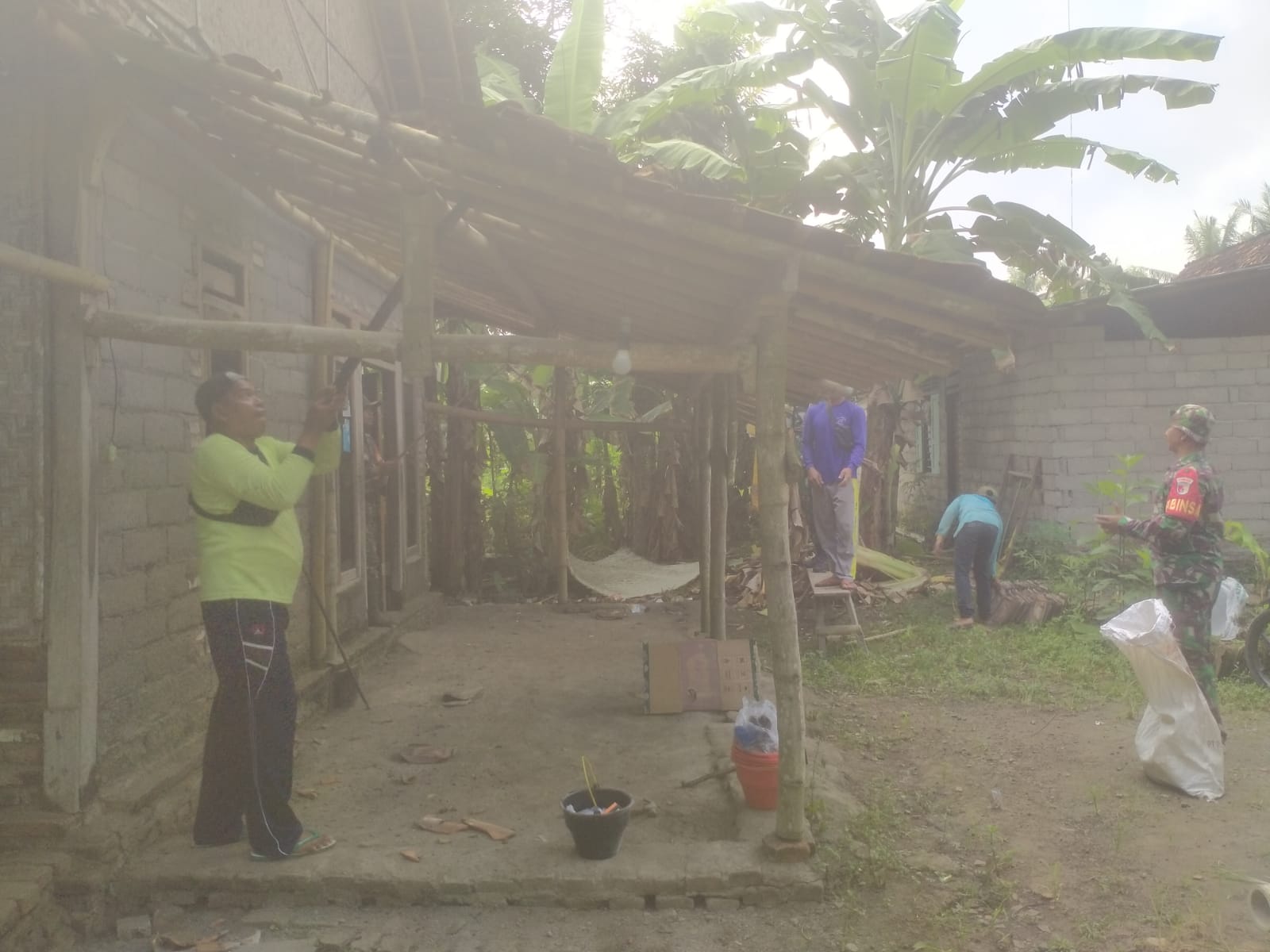 Pemprov-Jatim-dan-Kodam-V-BRW-Bersinergi-dalam-Program-Rutilahu:-Bantuan-untuk-Warga-Kurang-Mampu-di-Banyuwangi