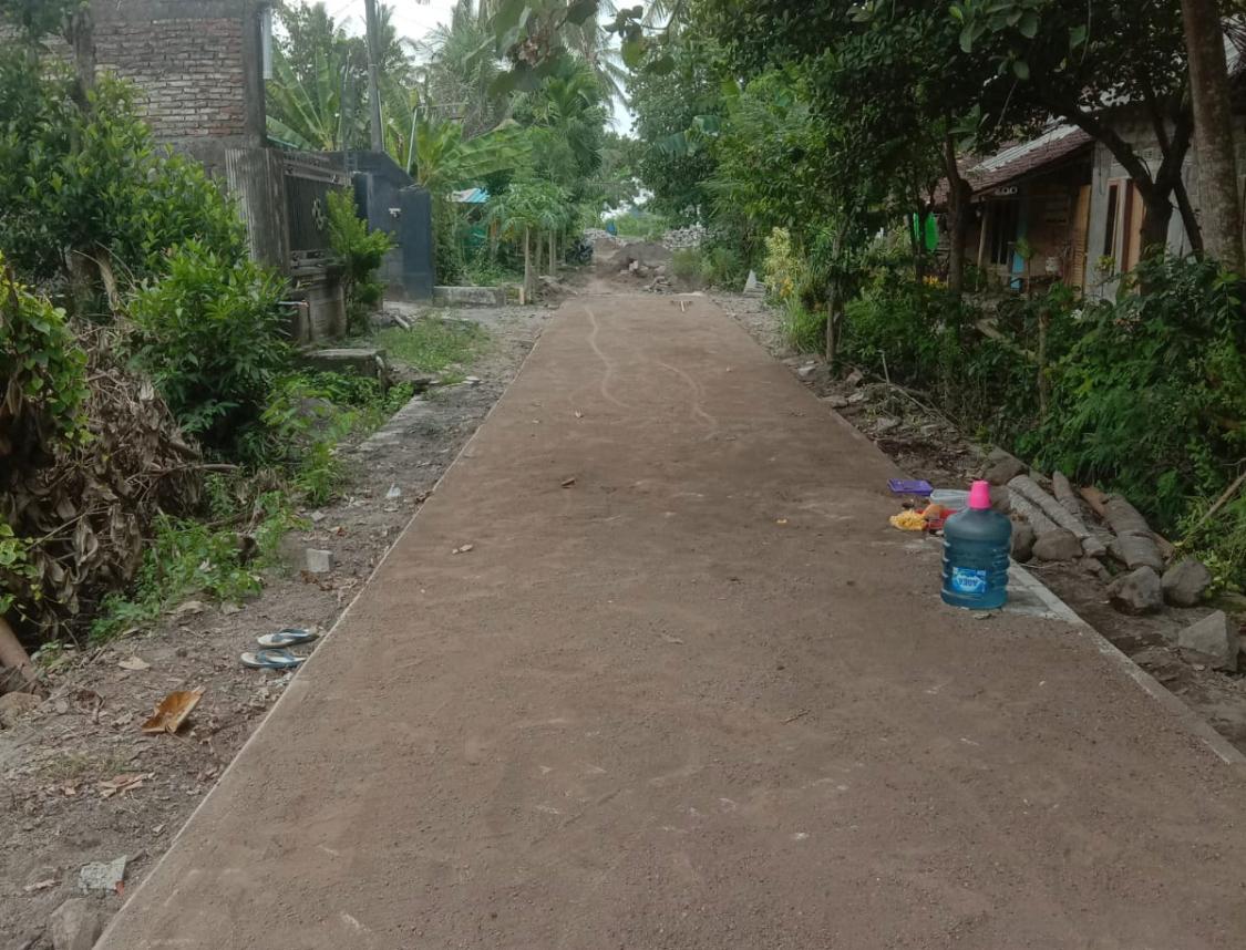 Warga RT 4 RW 4 Dusun Sambirejo Ucapkan Terima Kasih atas Pavingisasi Jalan Pak Syafaat