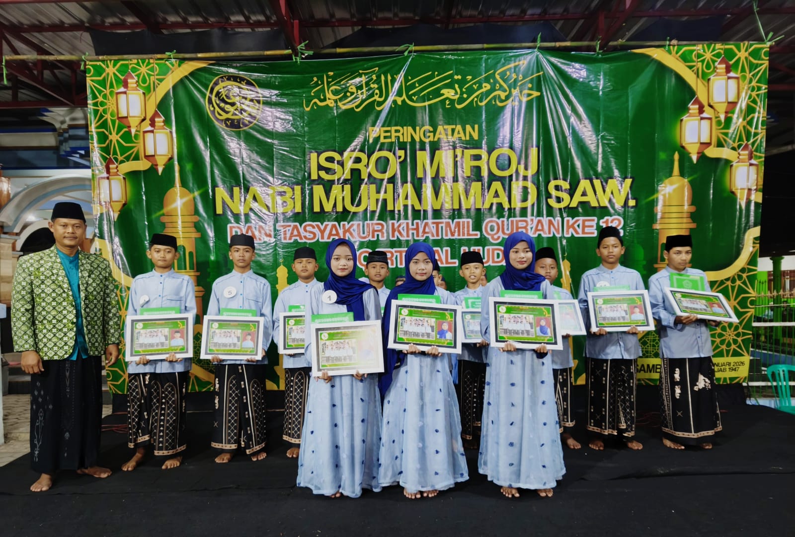 Camat-Bangorejo-Hadiri-Wisuda-Santri-TPQ-Al-Huda-Di-Sambimulyo