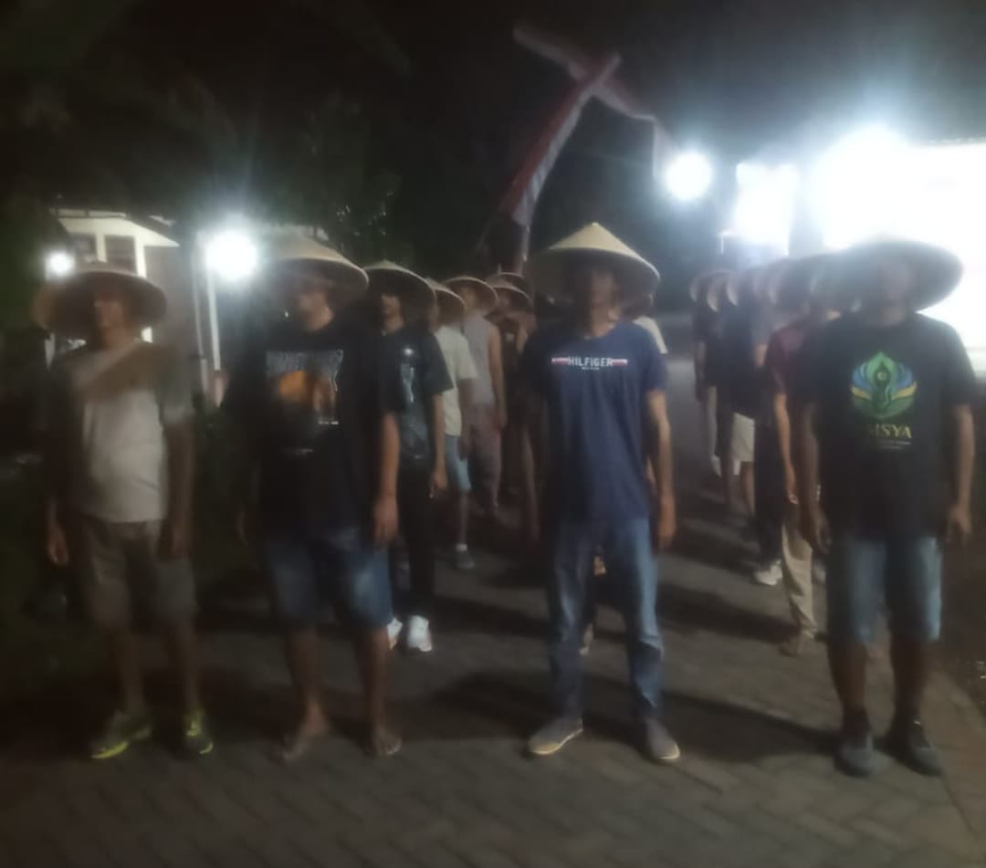 Jelang-Gerak-Jalan-HUT-RI-ke-80,-Warga-Sambimulyo-Semangat-Berlatih