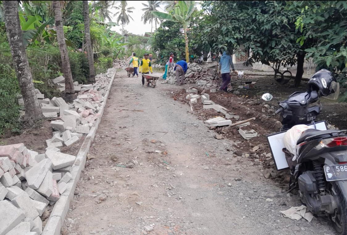 Program-Lanjutan-Pavingisasi-Jalan-Pak-Suhud-Ke-Barat-Mulai-Dikerjakan