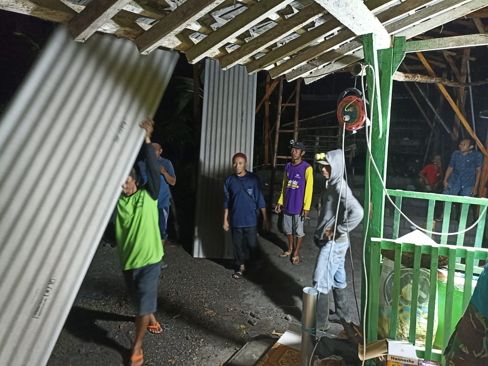 Bedah-Rumah-Untuk-Warga-Sebatangkara-Di-Sambimulyo-Sudah-Kerjakan