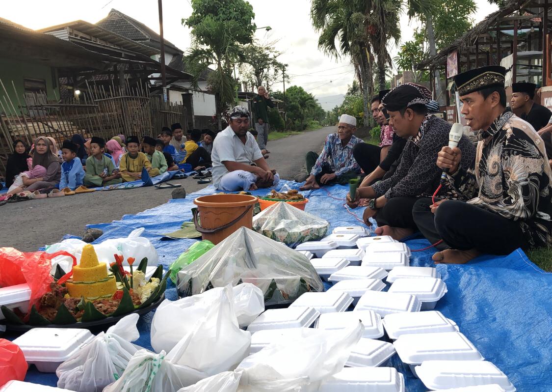 Warga-Sekitar-Brak-RTH-Sambimulyo-Gelar-Baritan-Jumat-Legi-di-Perempatan-Batas-Dusun