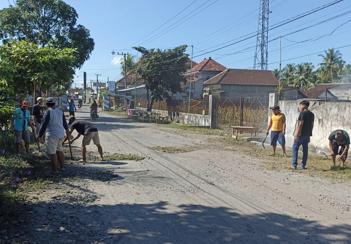 Ketua RT/RW Dan Pedagang Semangat Rame - Rame Kerja Bakti di Lokasi Pasar Sonten