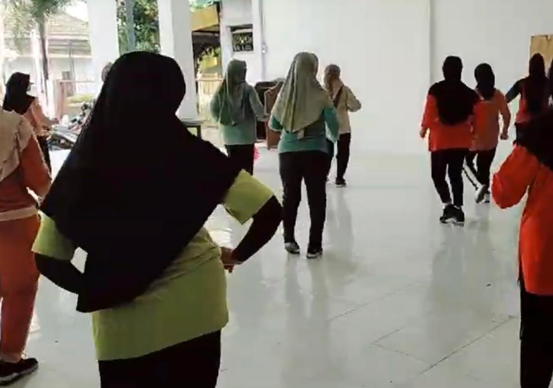 Kegiatan-Senam-Terapi-di-Balai-Desa-Sambimulyo-Tahun-2025-Sudah-Dimulai