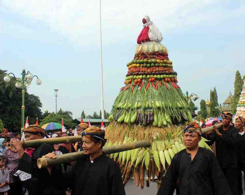 Makna-Filosofis-Tradisi-Sedekah-Bumi