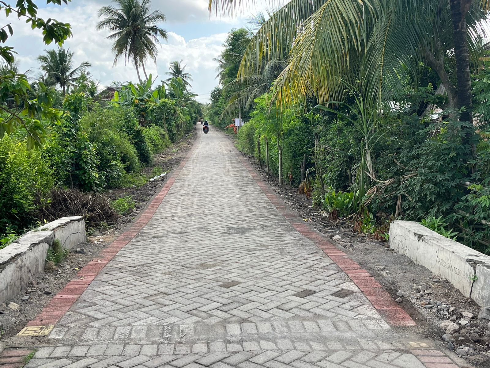 Program-Pavingisasi-di-Jalan-Mukhlisin-Desa-Sambimulyo-Rampung-dikerjakan