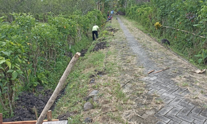 Plengsengan-Jalan-Makam-Dusun-Kedungrejo-Mulai-Dikerjakan