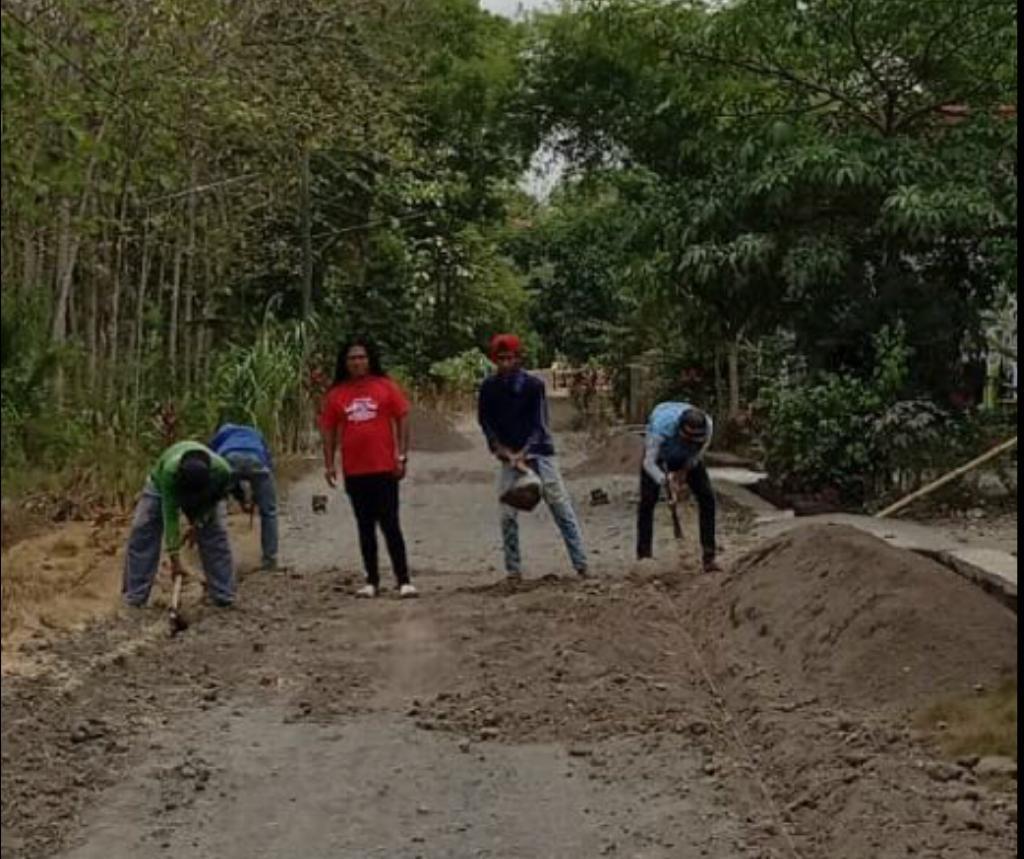 Material-Pavingisasi-Turun-Di-Tiga-Lokasi-Desa-Sambimulyo