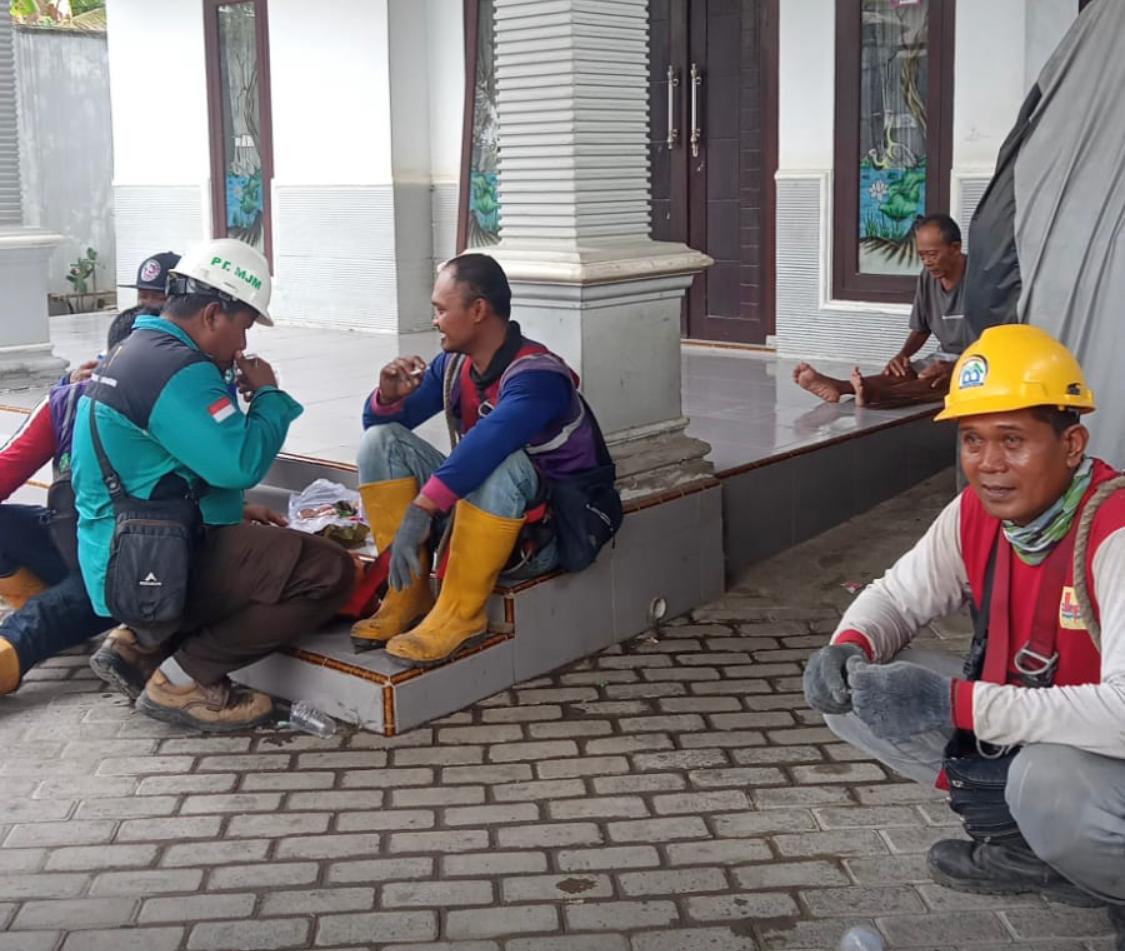 Warga-Dusun-Kedungrejo-Lincip-Ucapkan-Terima-Kasih-kepada-PLN-ULP-Jajag