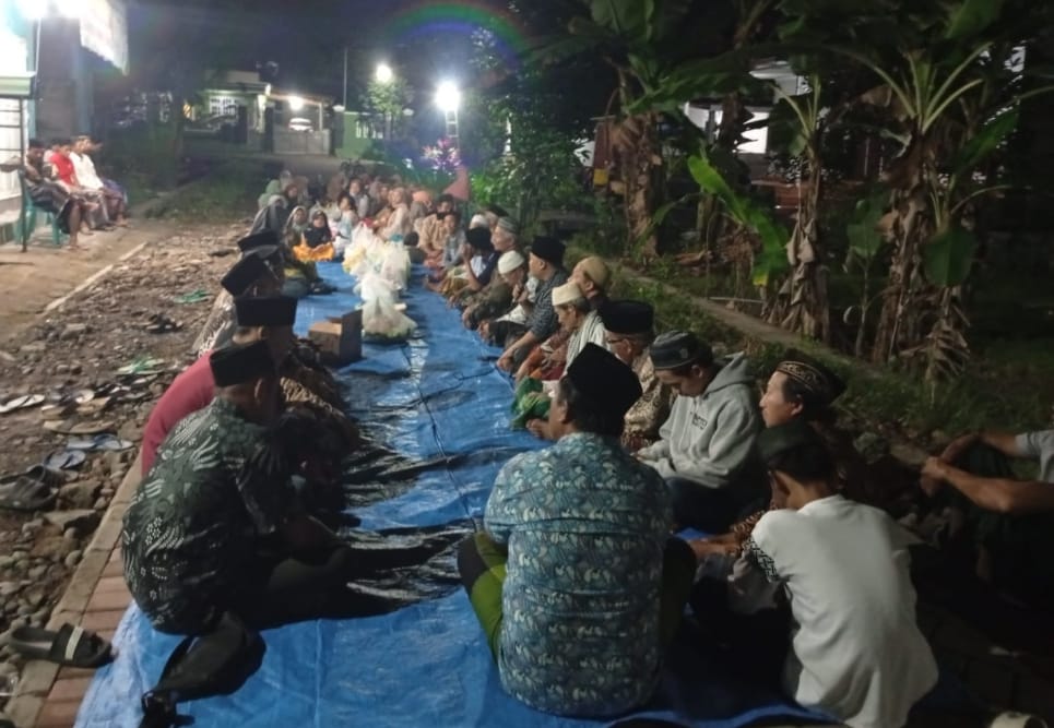 Warga-Dusun-Sambirejo-Gelar-Tasyakuran-atas-Selesainya-Proyek-Pavingisasi