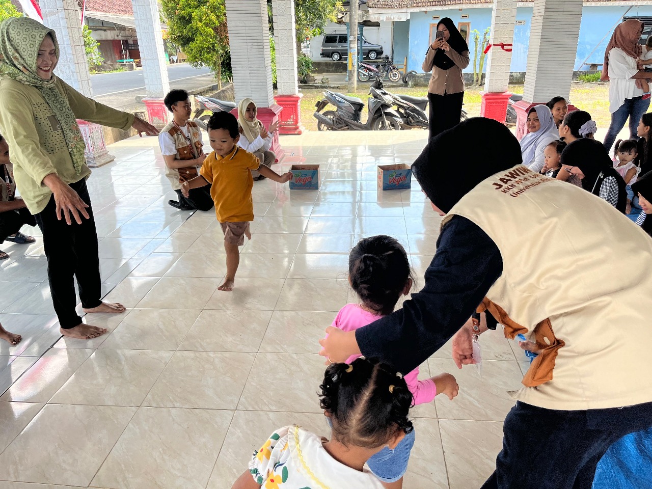 Kegiatan-TAPOS-Di-Dusun-Sambirejo,-Sambimulyo-Dapat-Dampingan-Dari-Mahasiswa-KKN-UAD-Yogjakarta