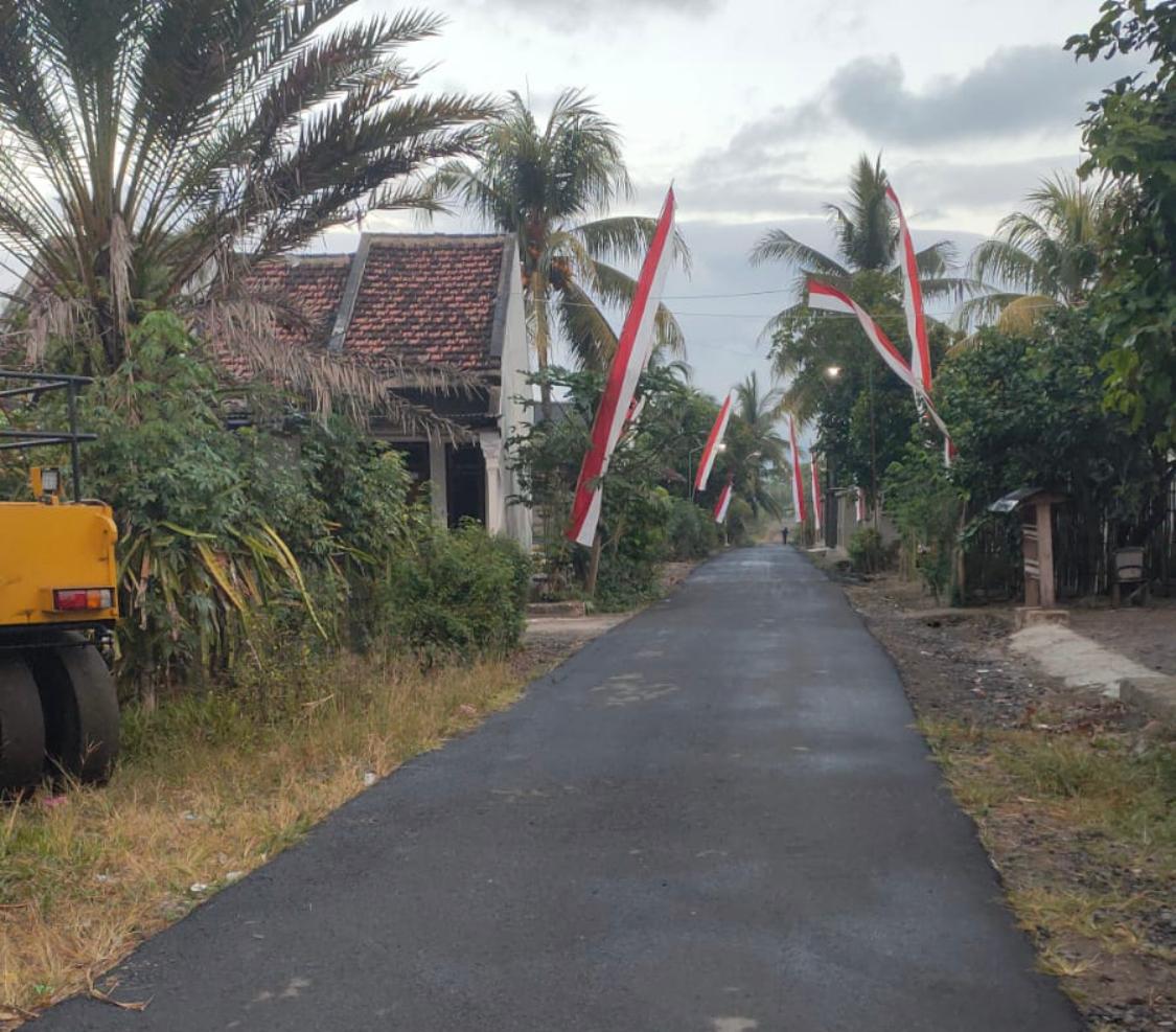 Kegiatan-Hotmix-di-Jalan-Ajong-ke-Barat-Dusun-Kedungrejo-Selesai-Dikerjakan