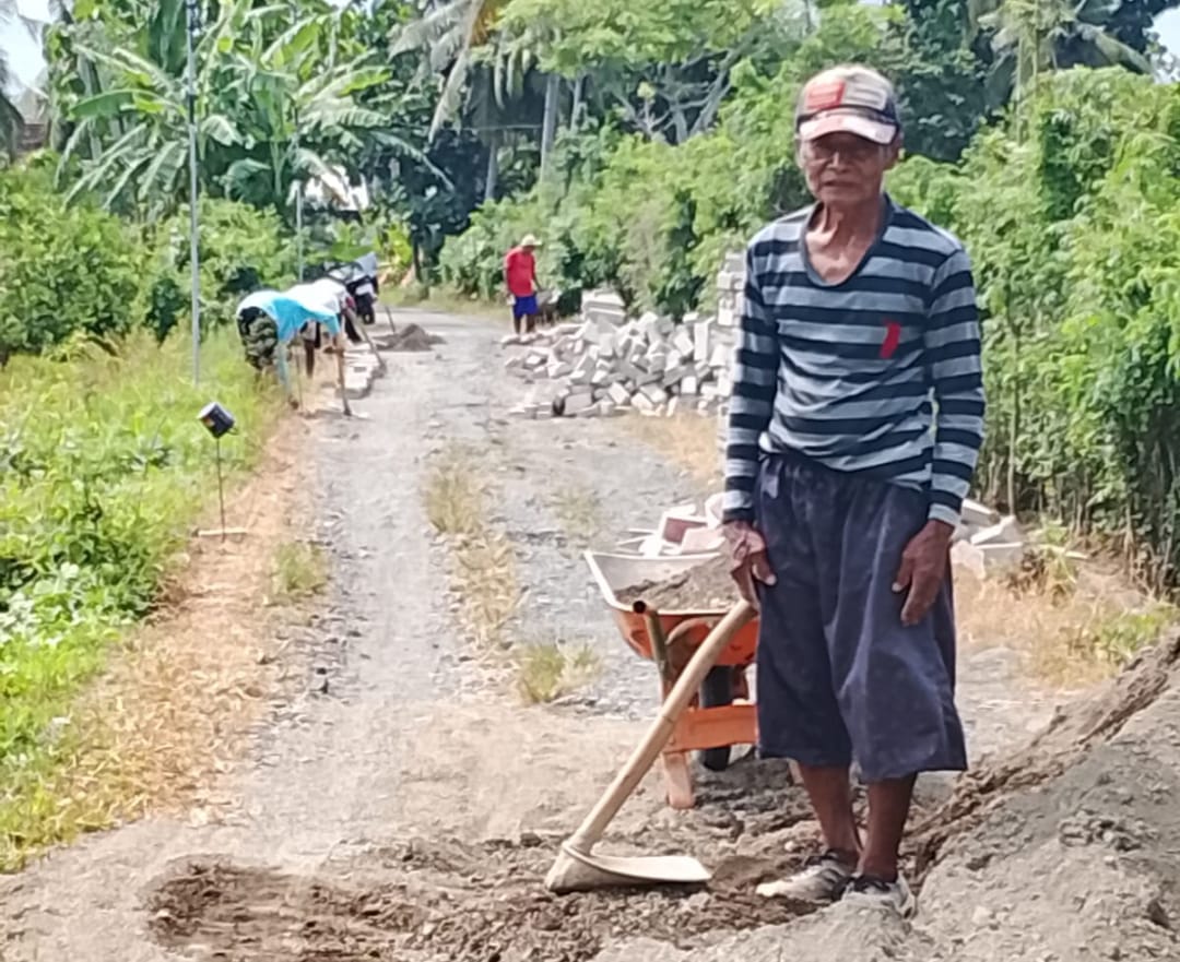 Paving-Jalan-Menuju-Kedungrejo-Lincip-Dimulai-Target-Selesai-Sebelum-Pengajian-Mantab-28-Desember-2025