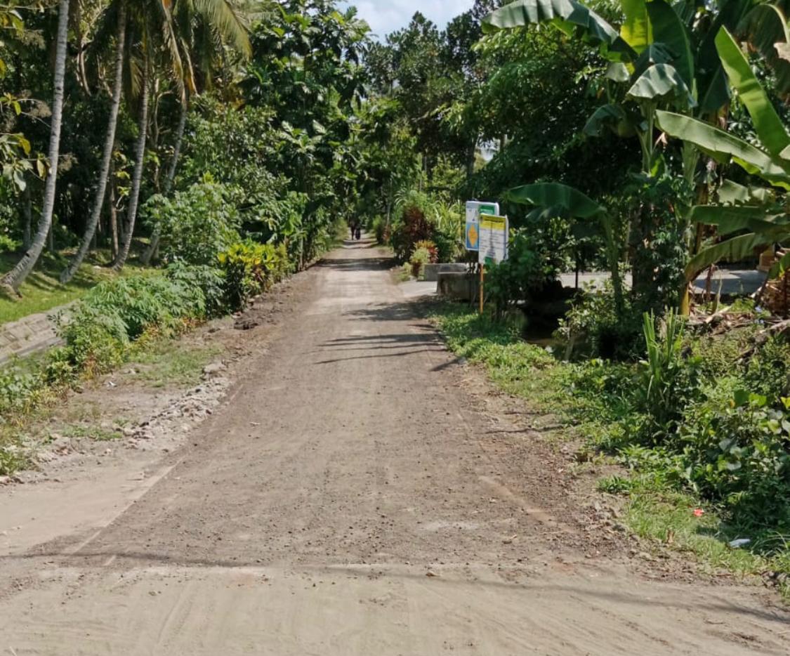 Proyek-Pavingisasi-di-Dusun-Sambirejo-Pak-Jaet-Ke-utara-dan-Ke-barat-Selesai
