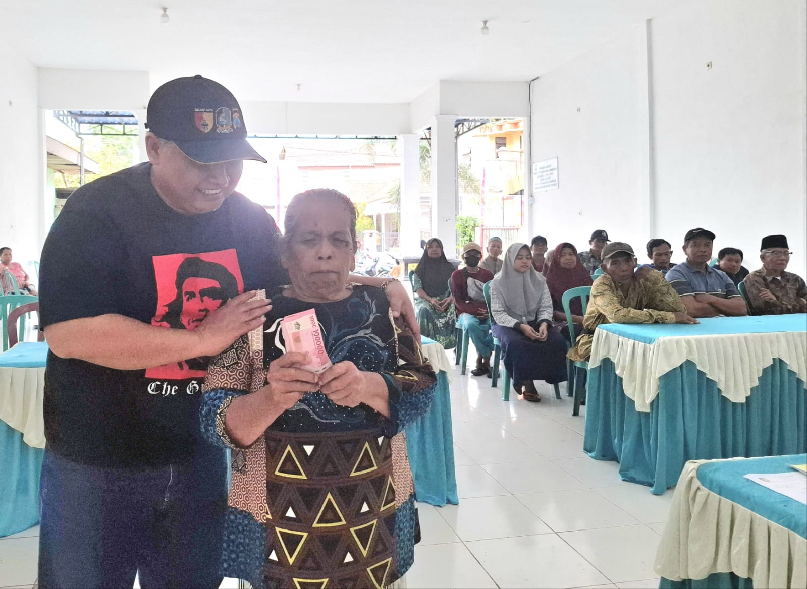 Kades-Sambimulyo-Minta-Doa-Untuk-Karnaval-Pada-Penyaluran-BLT-DD-Tahap-3-Agar-Sukses-Dan-Selamat
