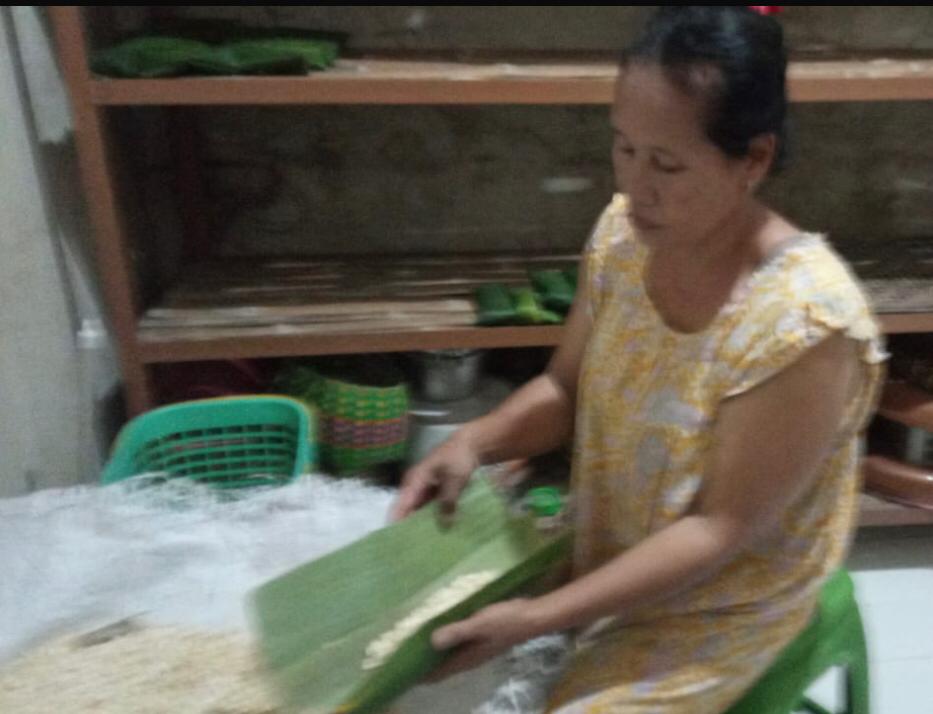 Bu-Supinah,-Pengrajin-Tempe-Kedelai-Sambimulyo-Produk-UMKM-Berkualitas-yang-Layak-Dibanggakan