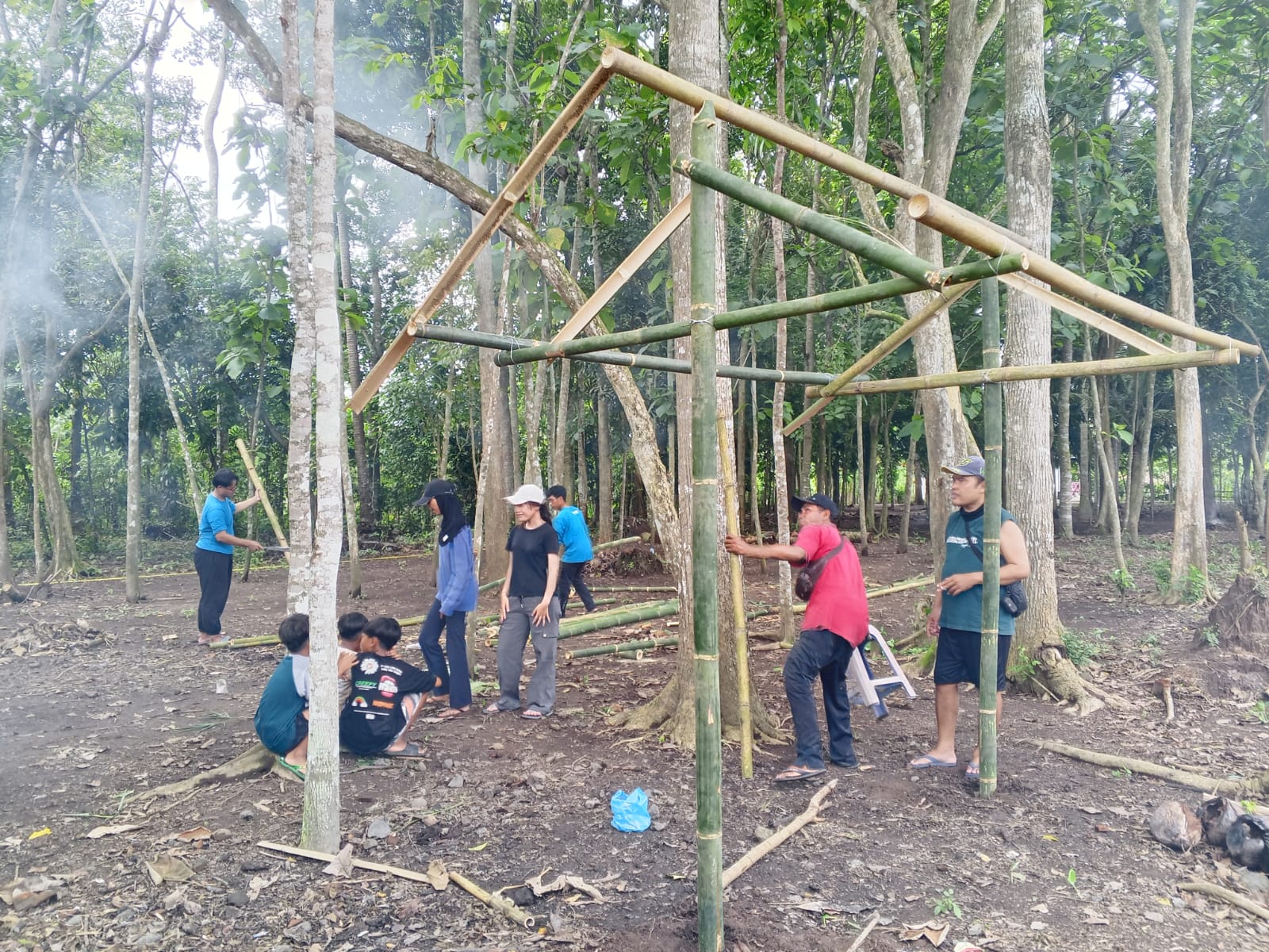 Pemuda-Dan-Mahasiswa-KKN-Bangun-Pasar-Tradisional-Jati-Lincip-Desa-Sambimulyo