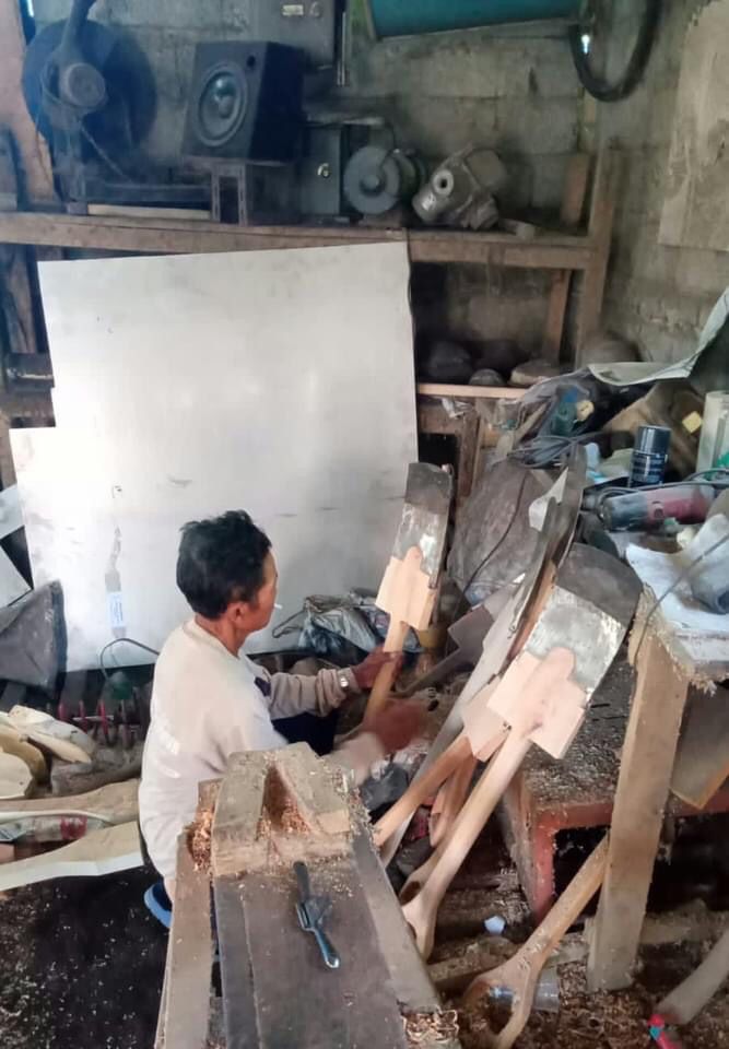 Pengrajin-Secop-Dan-Cangkul-Cikrak-Hasta-Karya-Sambimulyo-Tembus-Pasar-Luar-Jawa
