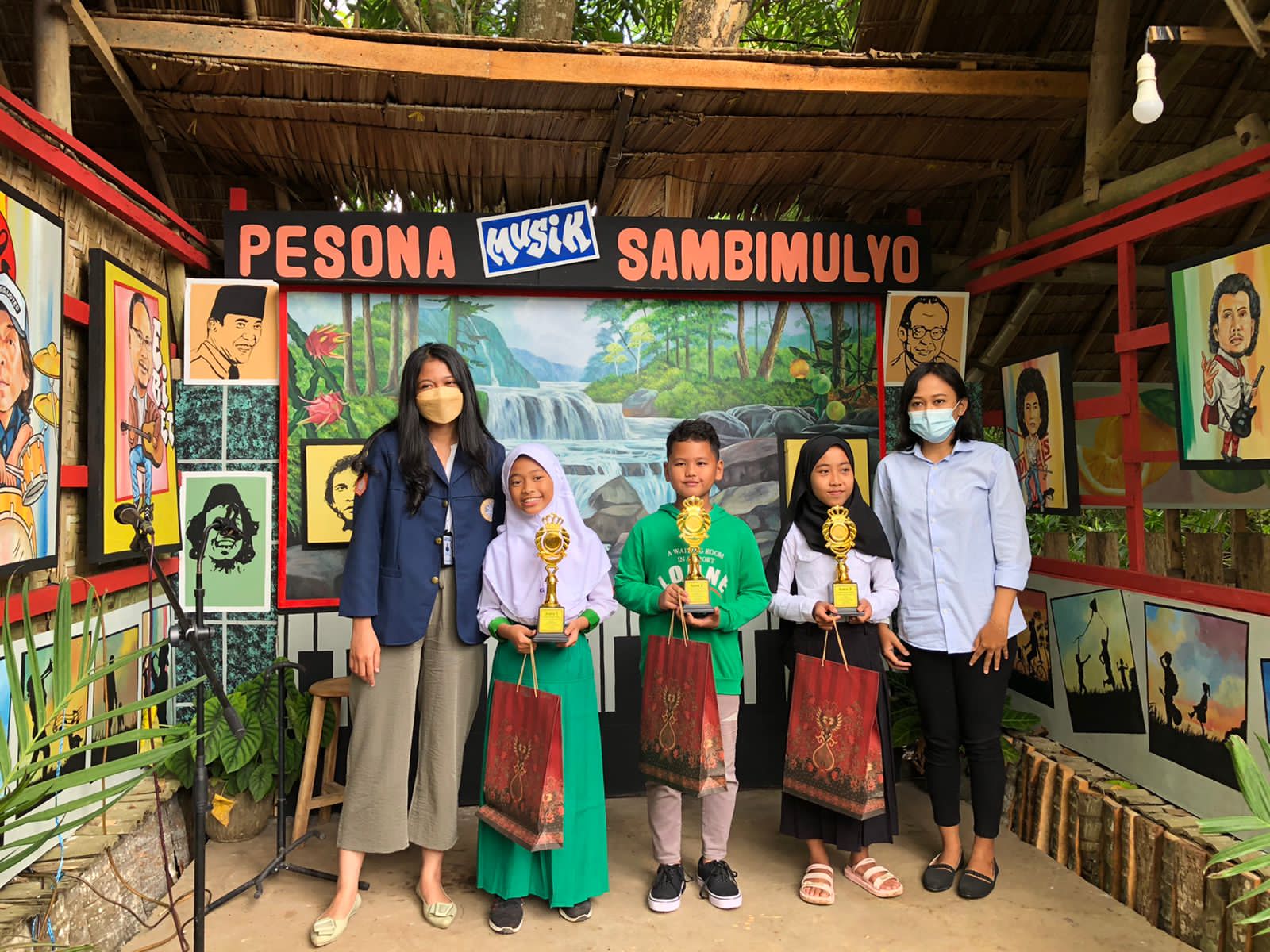 Mahasiswa Unair Adakan Lomba Story Telling Di Saung Ampera Sambimulyo