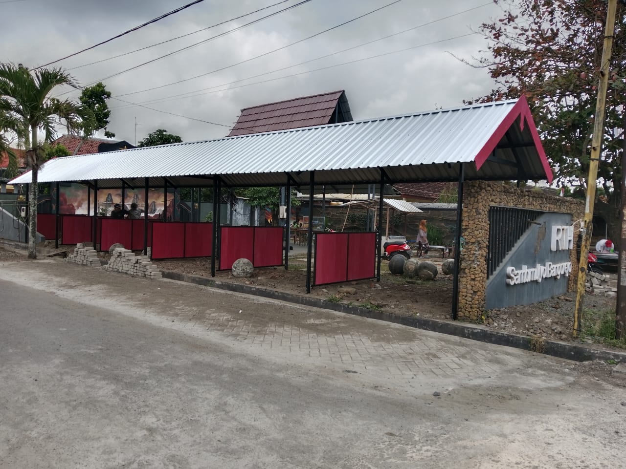 Tingkatkan-Perekonomian-Warga,-Pemdes-Sambimulyo-Bangun-8-Lapak-Pujasera-Di-RTH