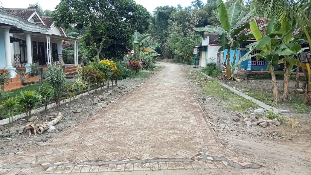 Proyek-Pavingisasi-di-Dusun-Sambirejo-RT-3-RW-4-Sambimulyo-Selesai
