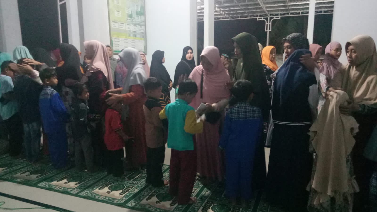 Santunan Anak Yatim Dan Duafa Jamaah Masjid At - Taqwa Sambimulyo Tembus 20 Juta