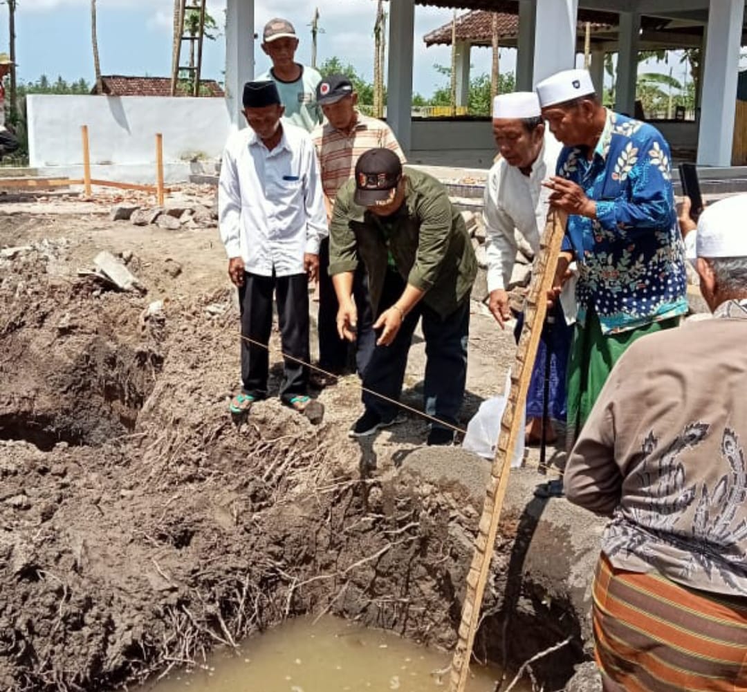 Kades-Sambimulyo-Letakkan-Batu-Pertama-Dalam-Pembangunan-SMK-Nusantara