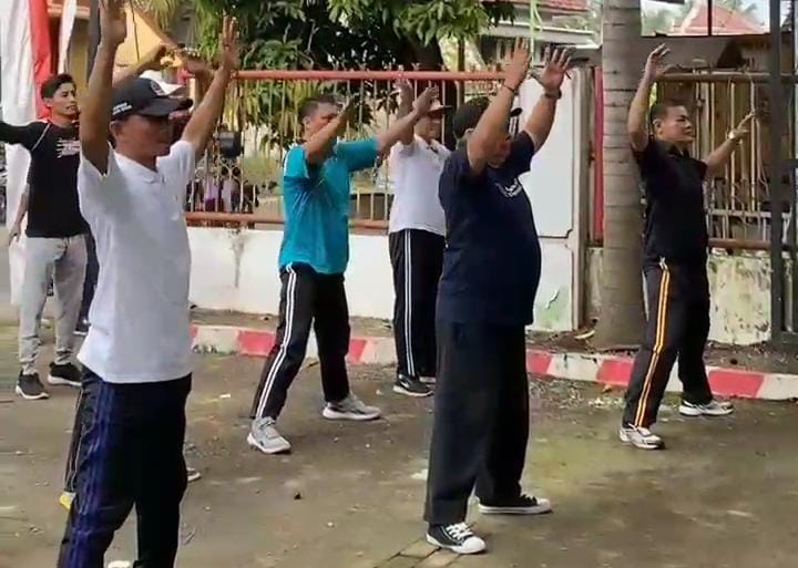 Senam-Sehat-di-Balai-Desa-Sambimulyo,-Kegiatan-Rutin-Setiap-Bulan-di-Kecamatan-Bangorejo