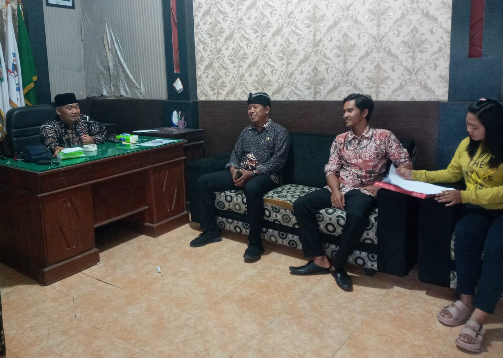 Kades-Sambimulyo-Salurkan-Dana-Pembinaan-Umat-Hindu-Tahun-2024