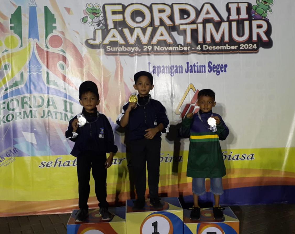 Arsad-Zaki-Atallah,-Bocil-Sambimulyo-Raih-Juara-3-Lomba-Panjat-Tebing-di-Surabaya
