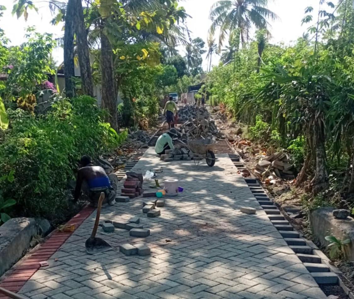 Proyek-Pavingisasi-di-Perempatan-Pak-Bardi-Proses-Pengerjaan