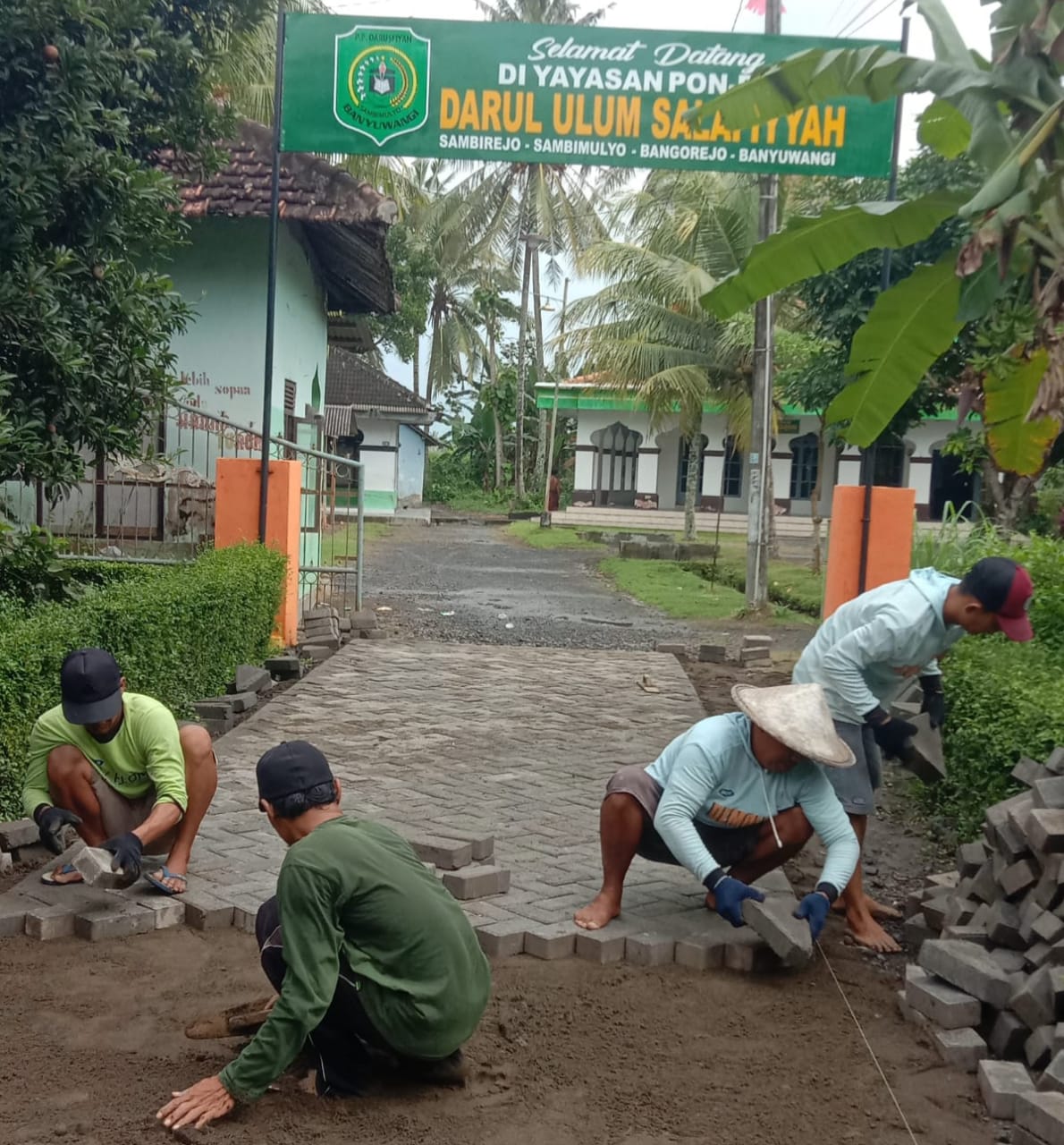 Pavingisasi-Jalan-ke-Pondok-Darul-Ulum-Salafiyyah-Sambimulyo-Mulai-Dikerjakan