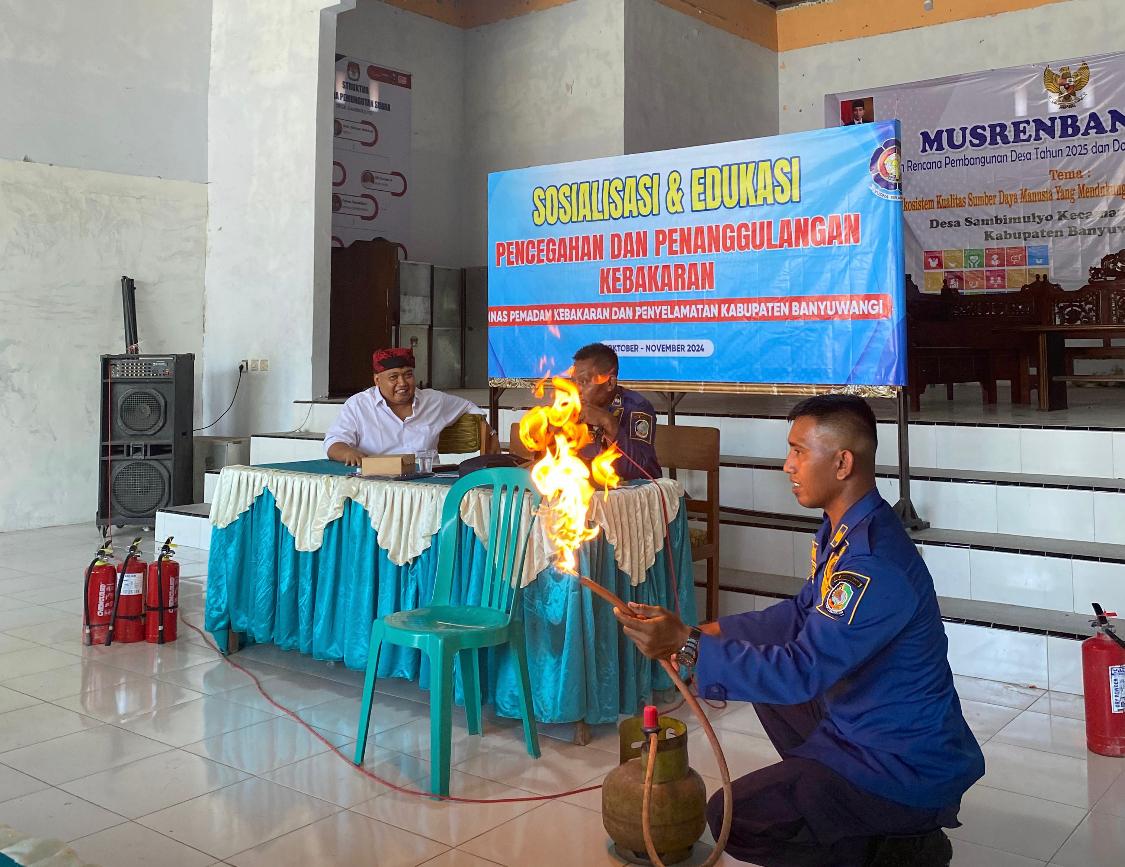 Sosialisasi-Pencegahan-Kebakaran-Dinas-Pemadam-Kebakaran-Banyuwangi-di-Desa-Sambimulyo