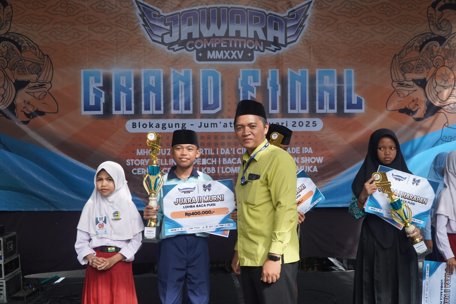 Al-Azizi-Ismail-Sambimulyo-Raih-Juara-2-Murni-Lomba-Baca-Puisi-Se-Jawa---Bali
