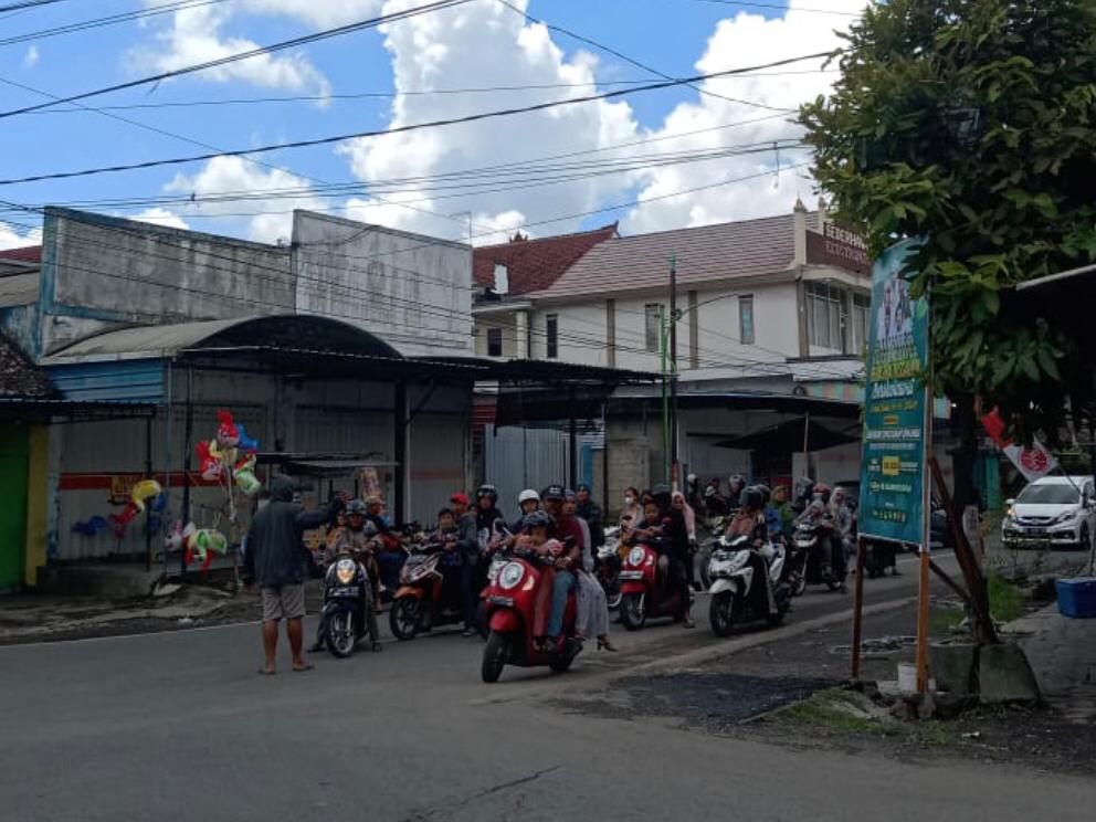 Pasar-Kedungrejo-Sambimulyo-Macet-di-Hari-Raya-ke-5