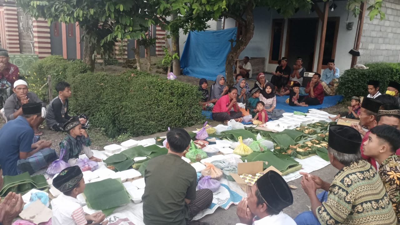 Warga-Lingkungan-Rt-4-5-Rw-6-Kedungrejo---Sambimulyo,-Ritual-Baritan-Mohon-Doa-Keselamatan